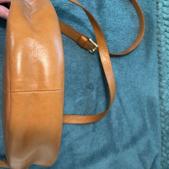 HOBO Brand Round Honey Color, handbag. - Picture 2 of 7